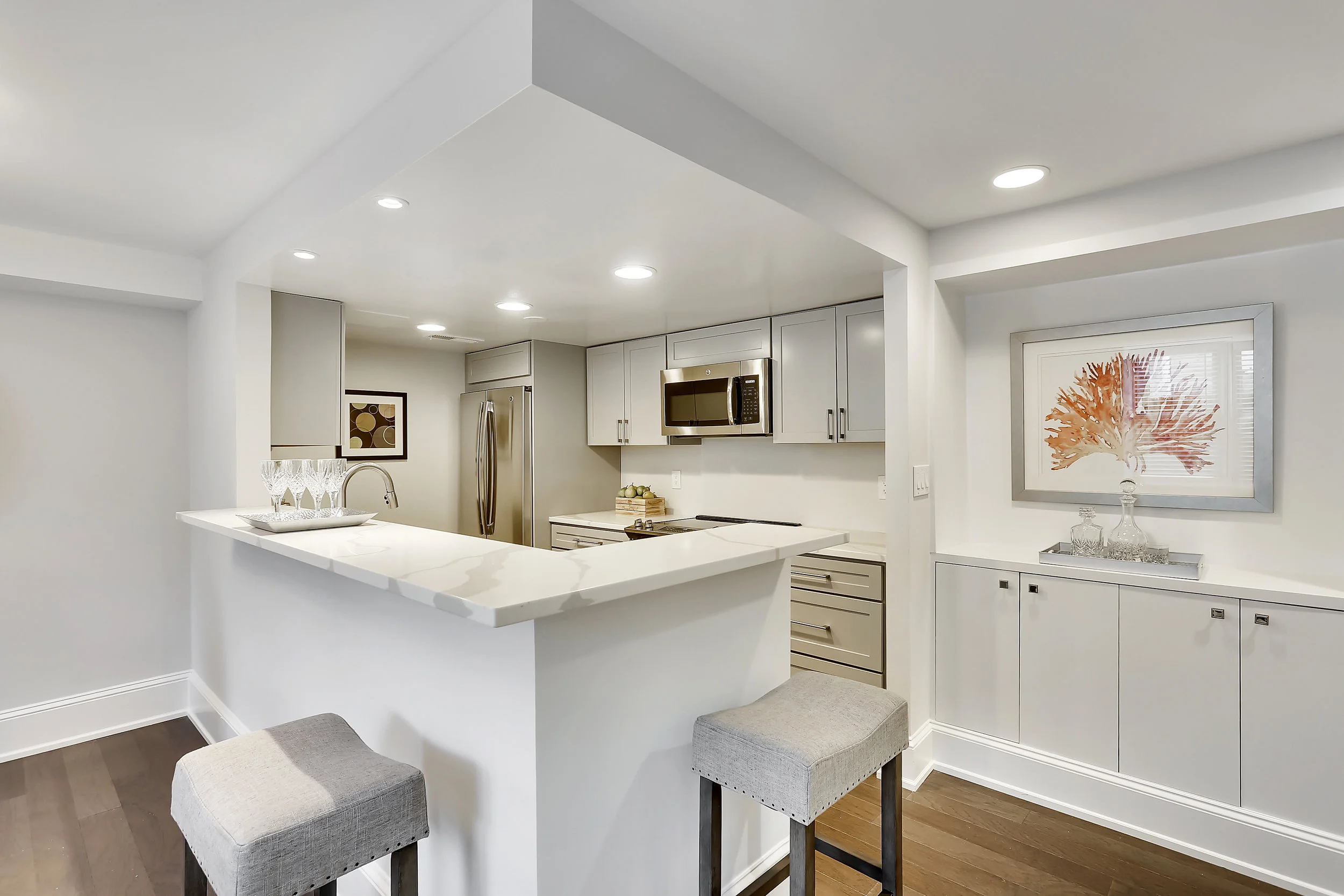 Main Level-Breakfast Bar-C6A9639.JPG