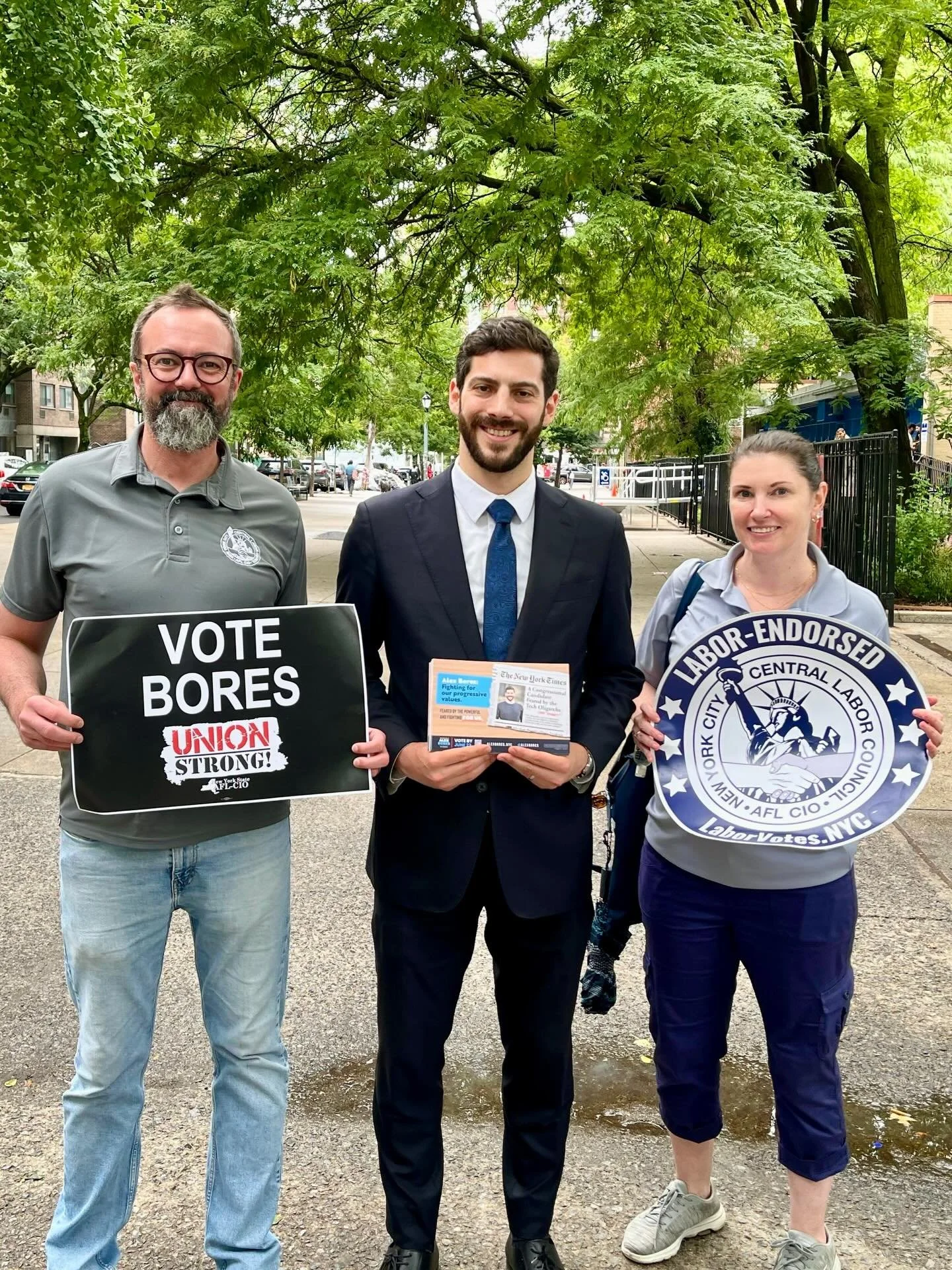 Standing strong with labor&rsquo;s candidate for NY-12, @alexbores! 

#NYCLaborVotes #UnionStrong