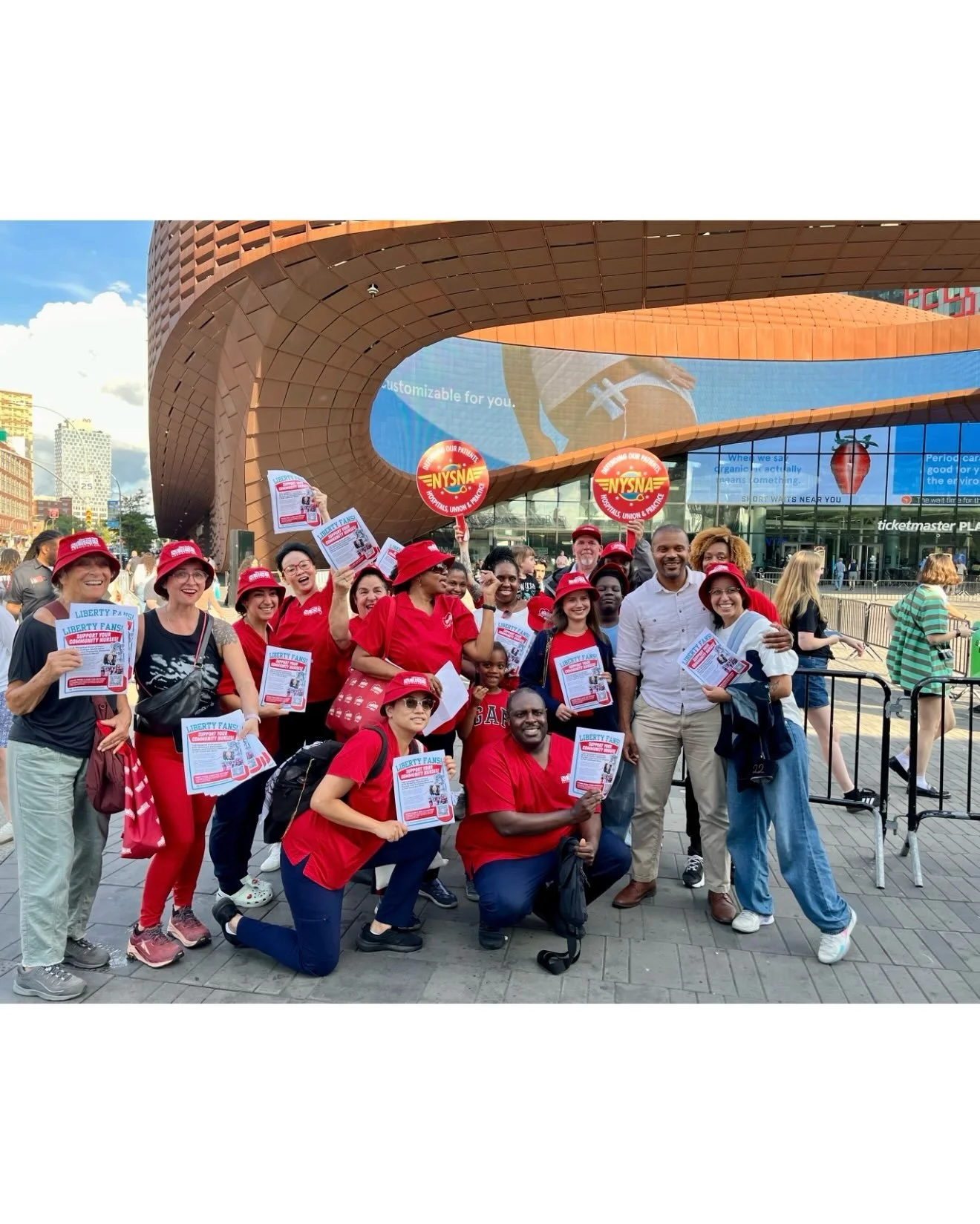 Solidarity with the @nynurses and their allies fighting for a fair contract  at Brooklyn Methodist Hospital! Let the public know that safe staffing saves lives!