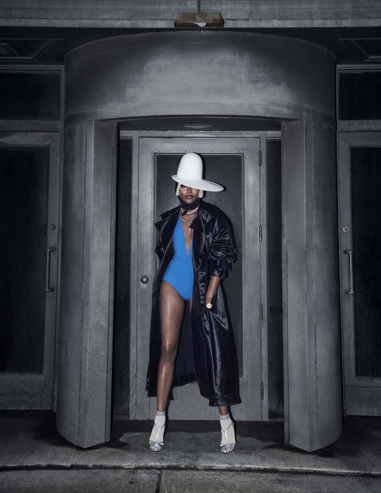 Naomi+Campbell+by+Chris+Colls+for+Vogue+Hong+Kong+March+2020+(3).jpg