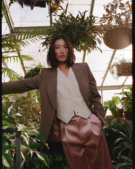 ELLE US April 2022