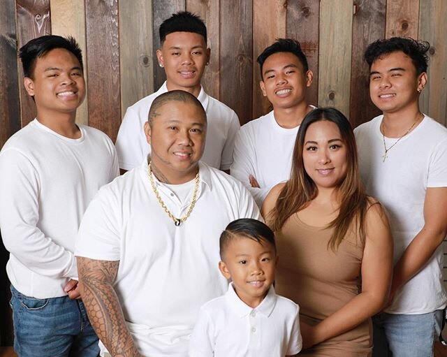 Schedule a family portrait studio session with us 📸 Request our signature wooden back drop 🟫
&bull;
Send us a direct message or give us a call at (808) 951-7827 📞