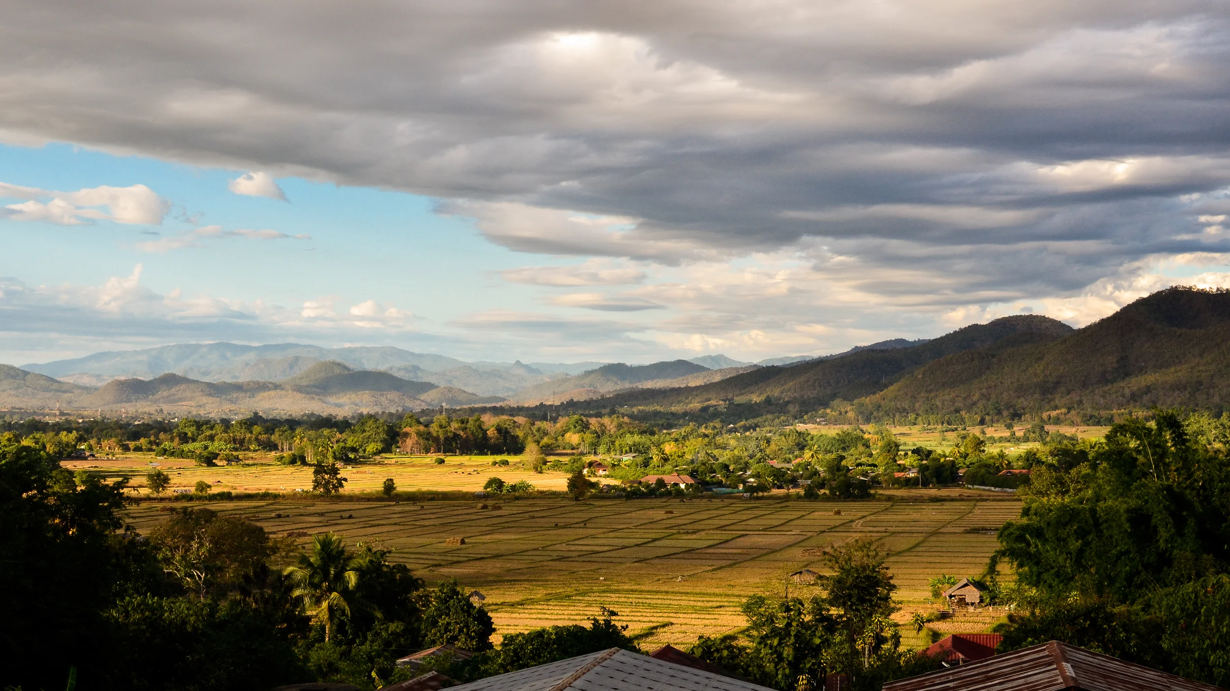 brett-carter-willey-pai thailand landscape (1 of 1).jpg