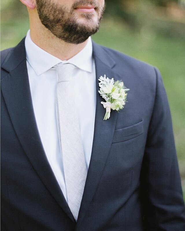 Taylor&rsquo;s boutonni&egrave;re. It&rsquo;s been a while since I posted any floral work and a boutonni&egrave;re, so today&rsquo;s the day. Happy Monday folks! Photo: @megbmurphy