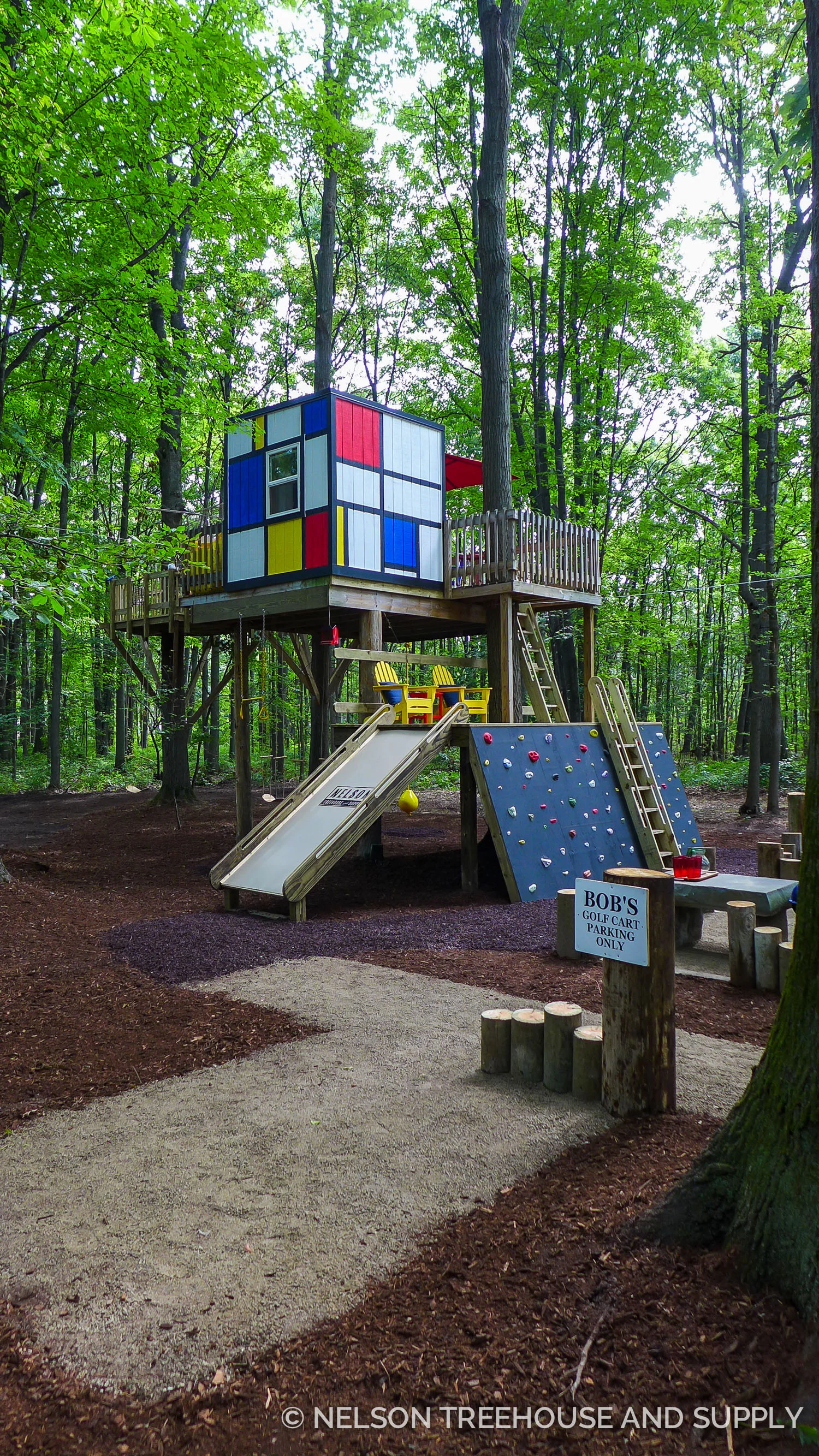 These bright, cheery colors announce that this treehouse is a fun place to be!