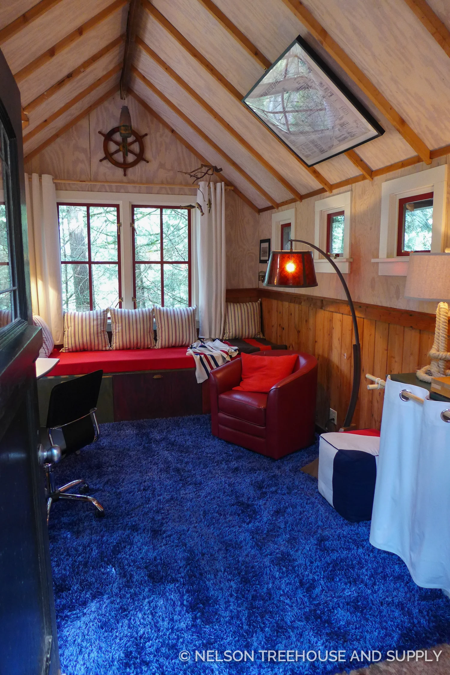 Tory Jones added marine-themed furnishings to cater to John's passion for sailing.