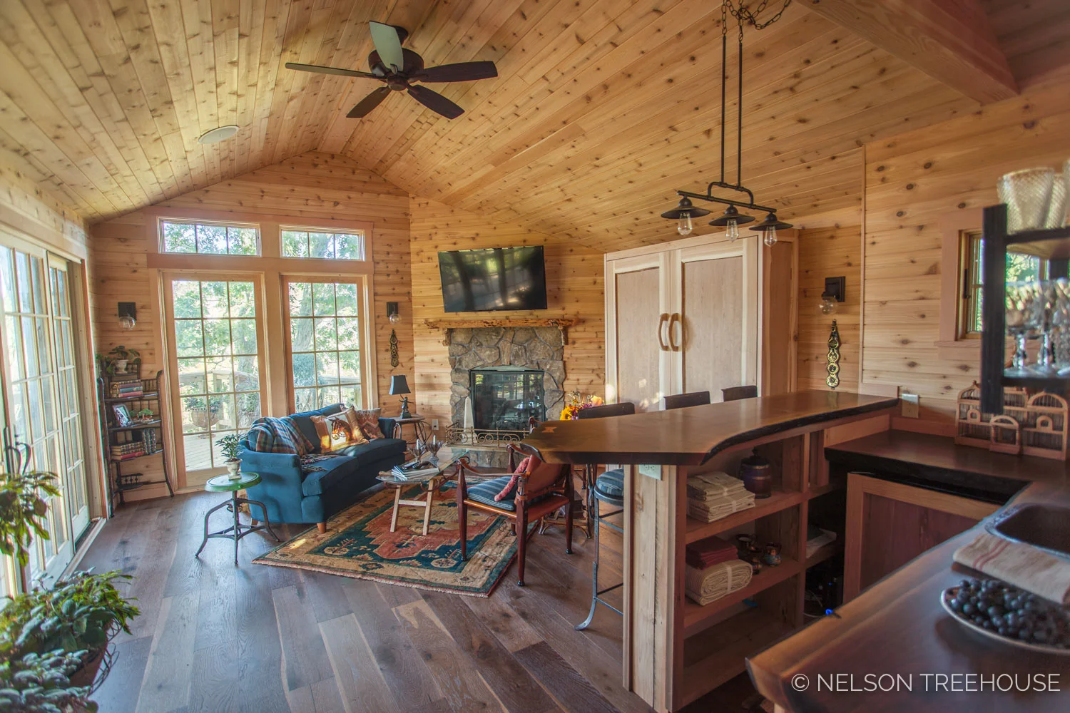 Fox_Lair_Farm_Interior_Living_Room_Kitchen.jpg