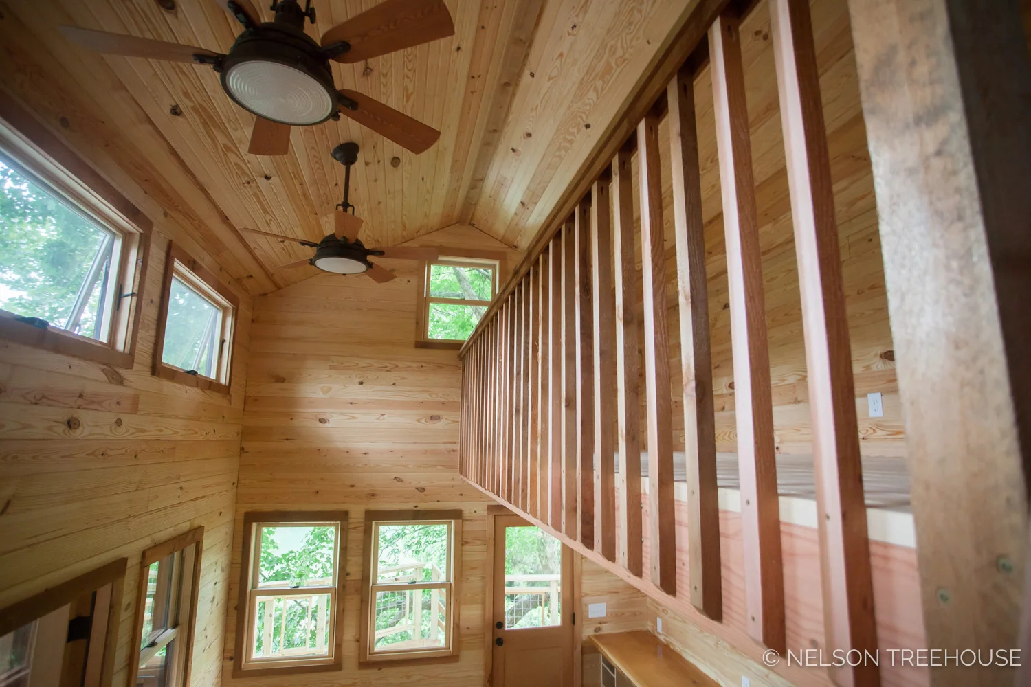 TenNessee Riverbank Treehouse High Ceilings