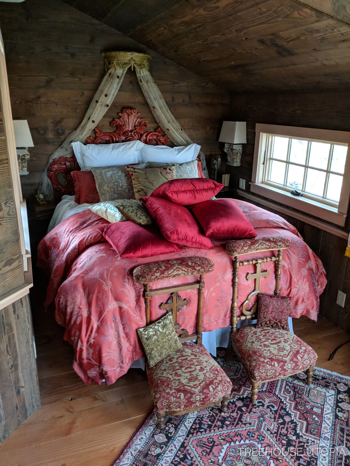 chapelle-bedroom-nelson-treehouse-utopia.jpg