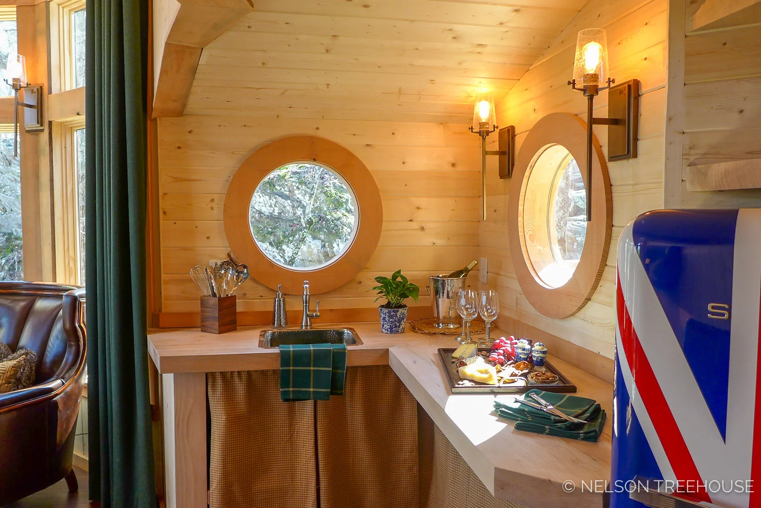 Super Spy Treehouse - Nelson Treehouse 2018 - Wet bar