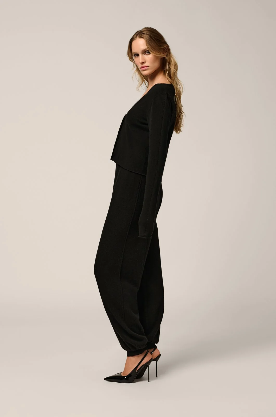 CASHMERE CARDIGAN & BALLOON SWEATPANT-BLACK48.jpg