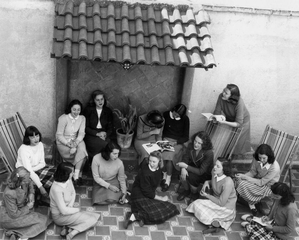The first Smith College Junior-Year-Abroad group in Mexico, with Marion Naifeh at upper right.