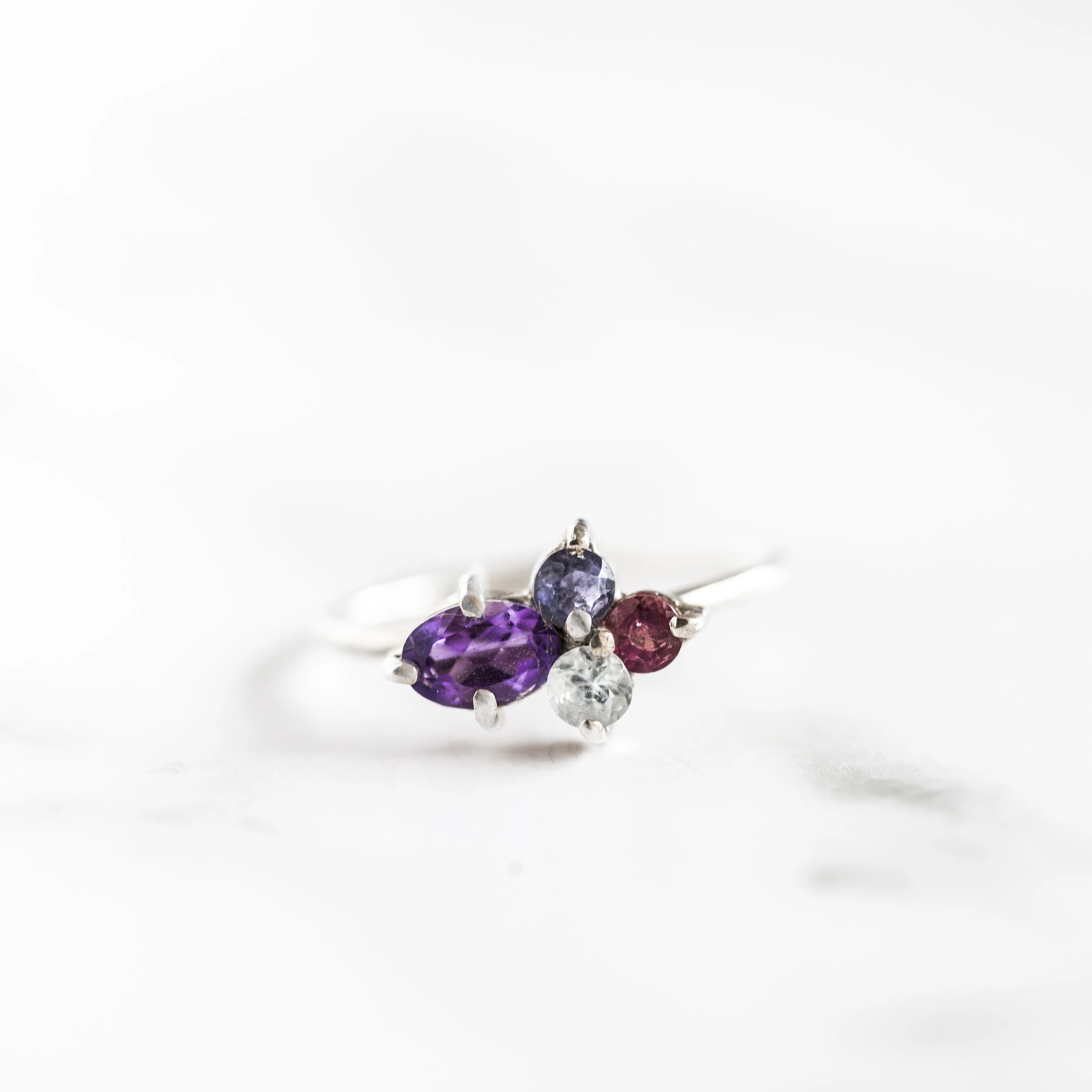 Amanda Amatista, iolita, aguamarina y turmalina