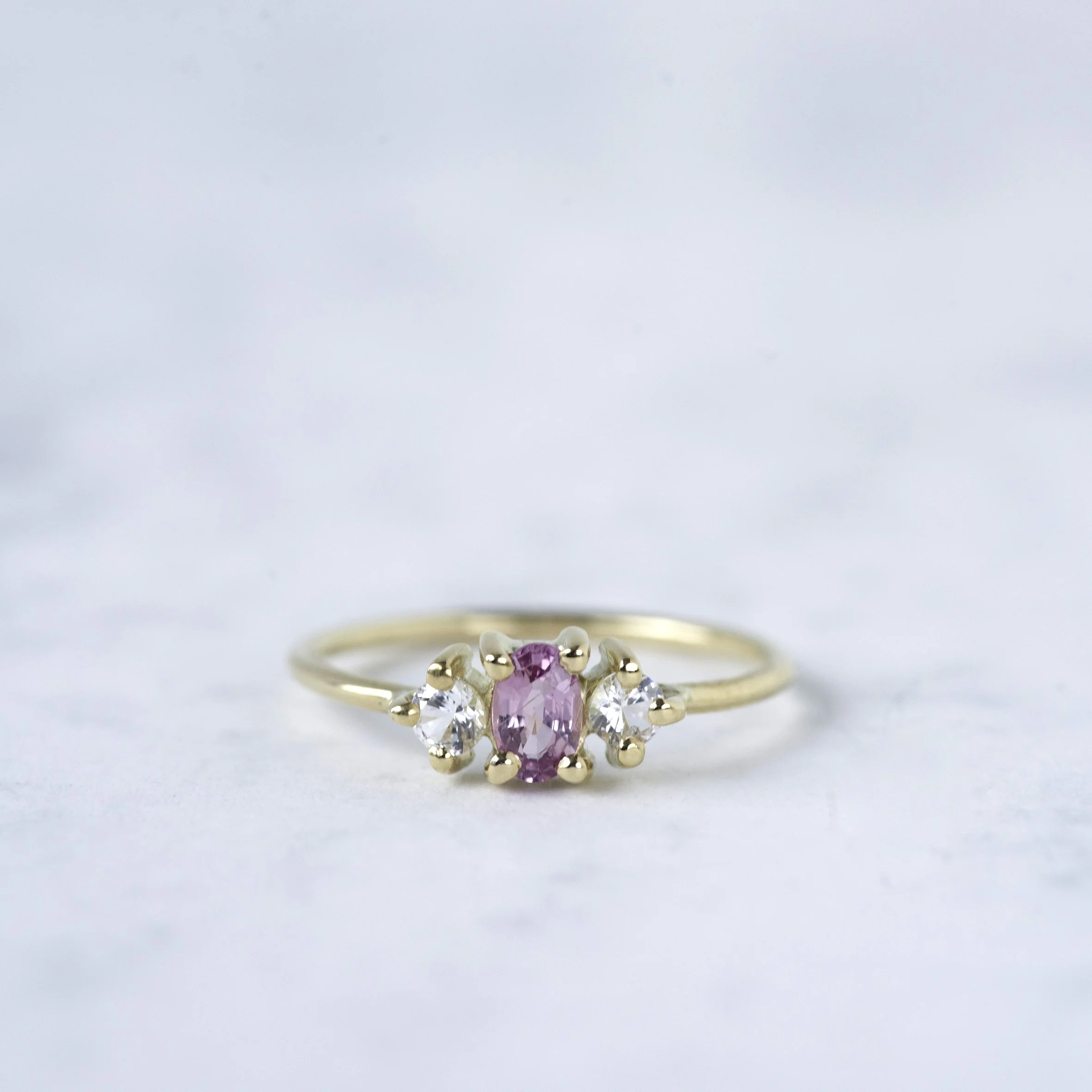 Leticia zafiro rosado y zafiros blancos - oro 18kt