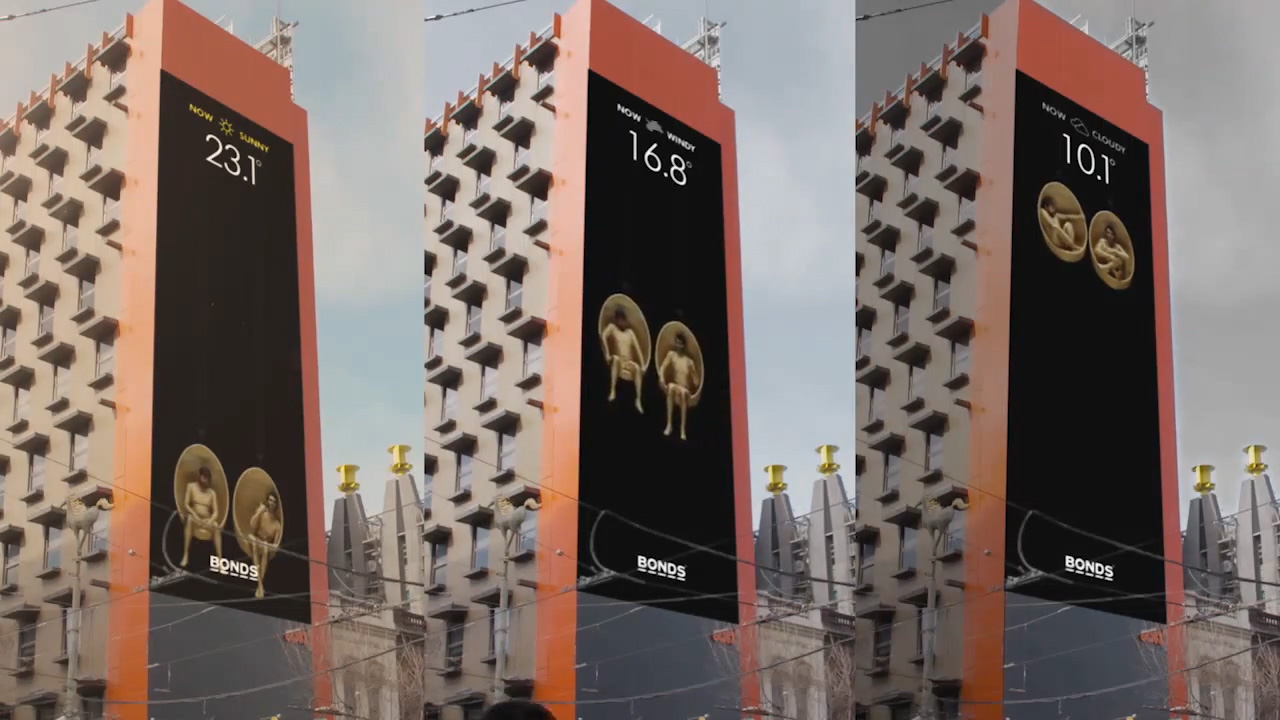 The outdoor execution reacted to weather conditions via a live RSS feed on the Bourke Street Mall billboard.