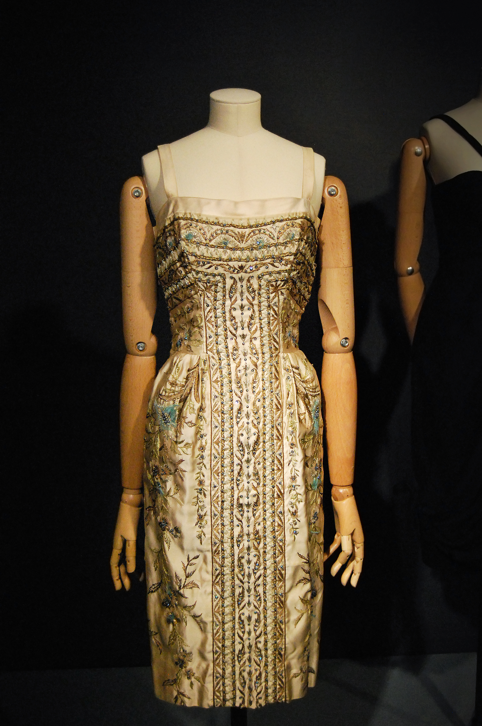 Pierre Balmain, 1959. An example of the "old school" French fashion, before the young, innovative designers dominated the scene in the late 50s through most of the 60s.