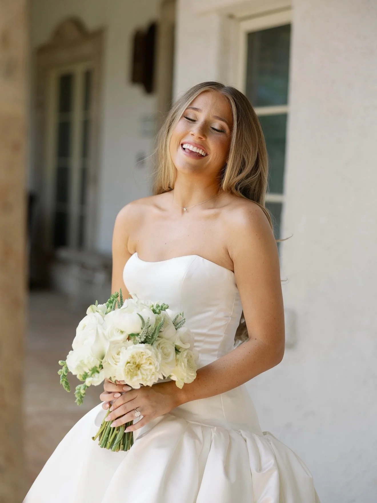 Can you believe how STUNNING our bride looks in the Cordell gown by @watters ?!! 🫶🏼✨🤩 we are in love with this bridal look!!

Bride &amp; Groom @mackennamthomas,
@cooper.thomas7
Planning @southerncharmevent
Content Creation @stylemedia.co
Photogra