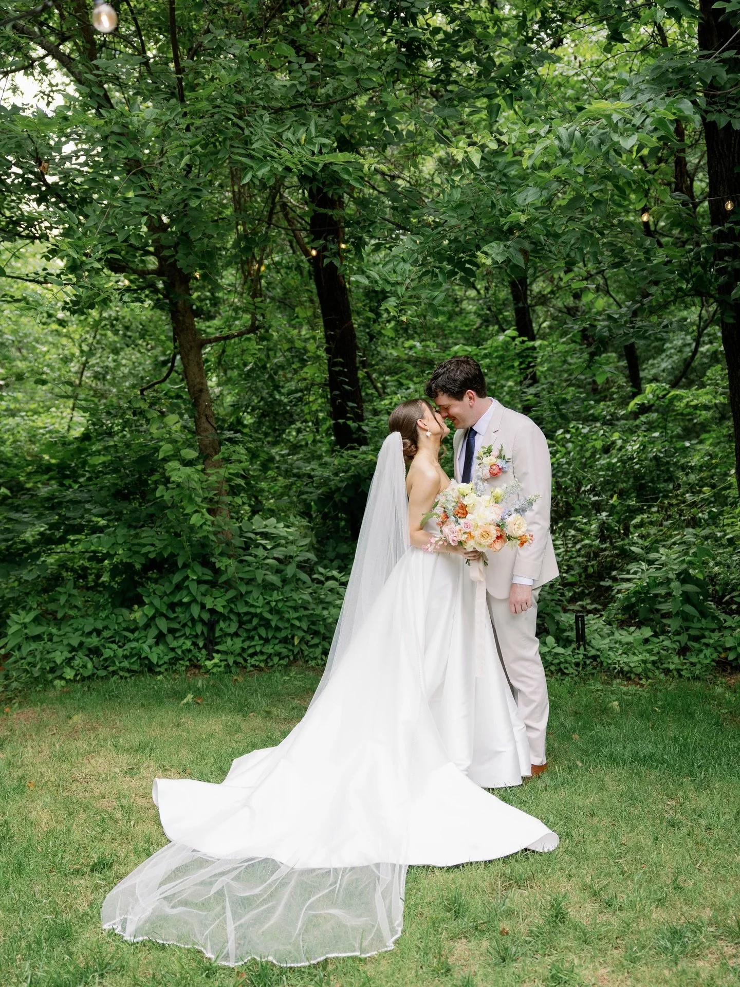 The gorgeous Deidre gown by Locket, formally known as @wtoowatters being worn by one of our gorgeous brides✨We&rsquo;re soaking in the last of winter &amp; wishing on more spring color palettes like this one! 

Venue: @merrick_hollow 
Planner: @harpe