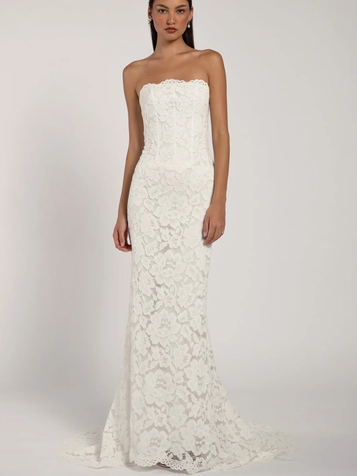 The Luca gown by @jennyyoonyc is strikingly simple, yet beautifully romantic. The corseted bodice, hidden waist seam and slim fit and flare skirt create a statuesque silhouette that we adore so much✨

&bull;
&bull;
&bull;

#weddingtrends #weddingdres