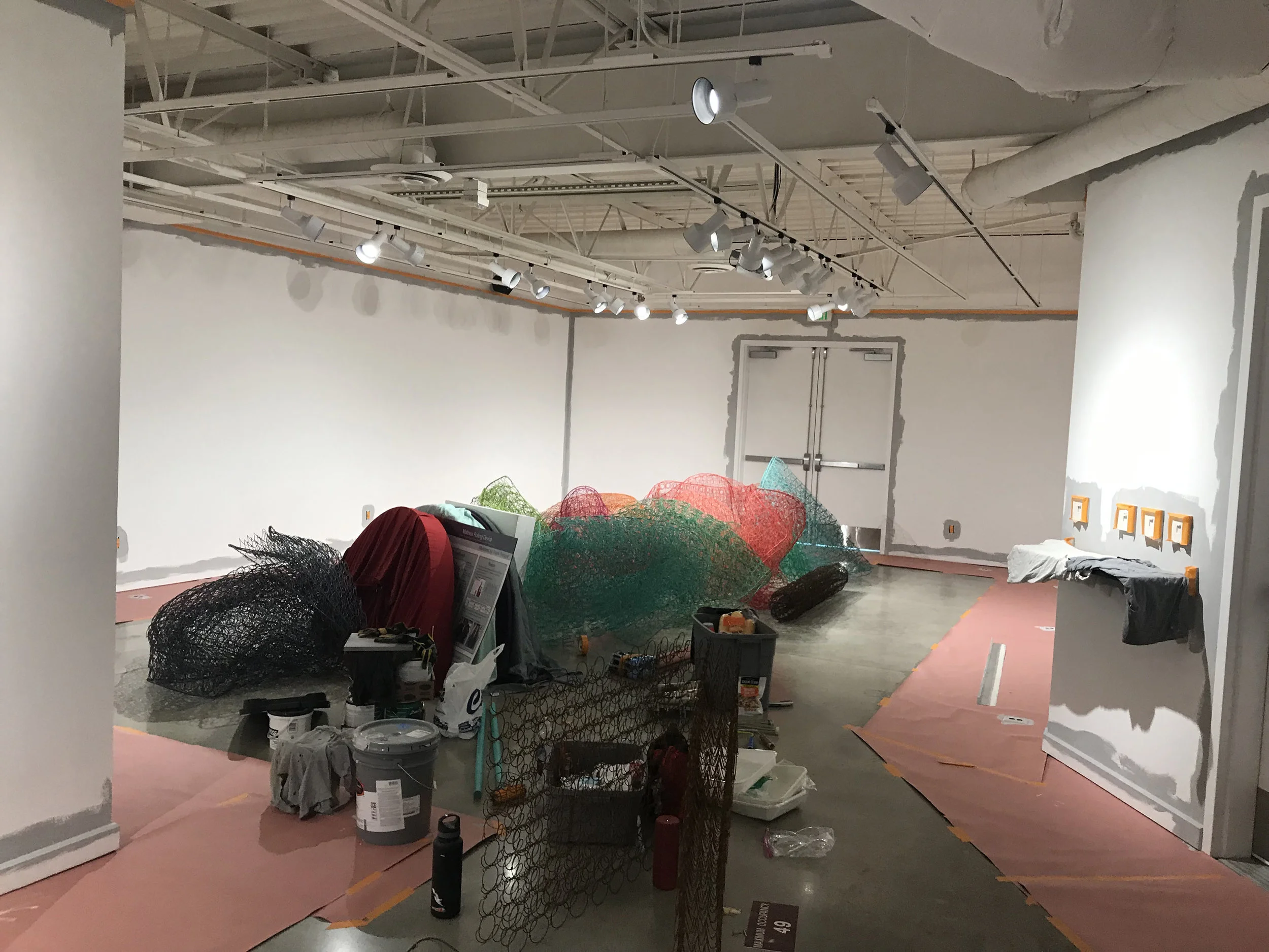 300 folding hue everything in mid duke cutting in gray.jpg