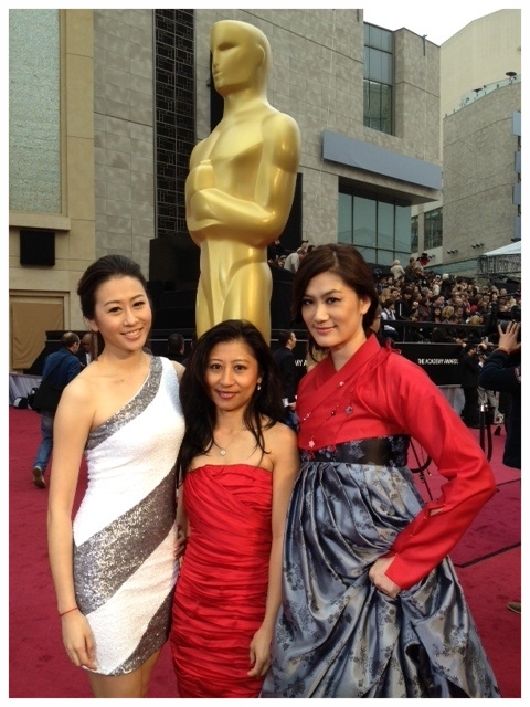  Academy Awards 2012 w/ LA18 reporters Renee Huang &amp;&nbsp;Kelly Che 