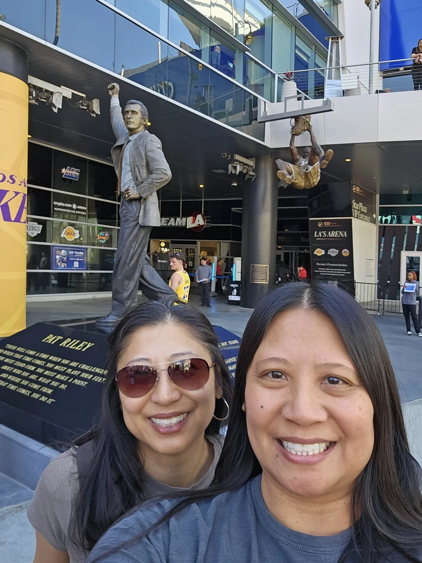 First game of the season! Better late than never. Thanks  @kimberlyiniba 🤣 
#lakers #lakergirls