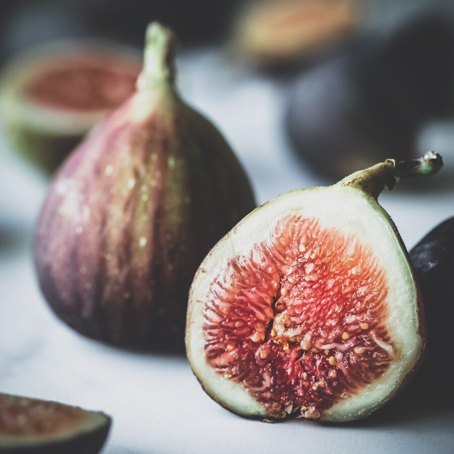 As the persimmons ripen on the tree and wintertime nears despite the still-warm temperatures and any lack of rain, I give thanks for the map in my mind 🧠 that boots up every time I leave the house, leading me since springtime on countless foraging h