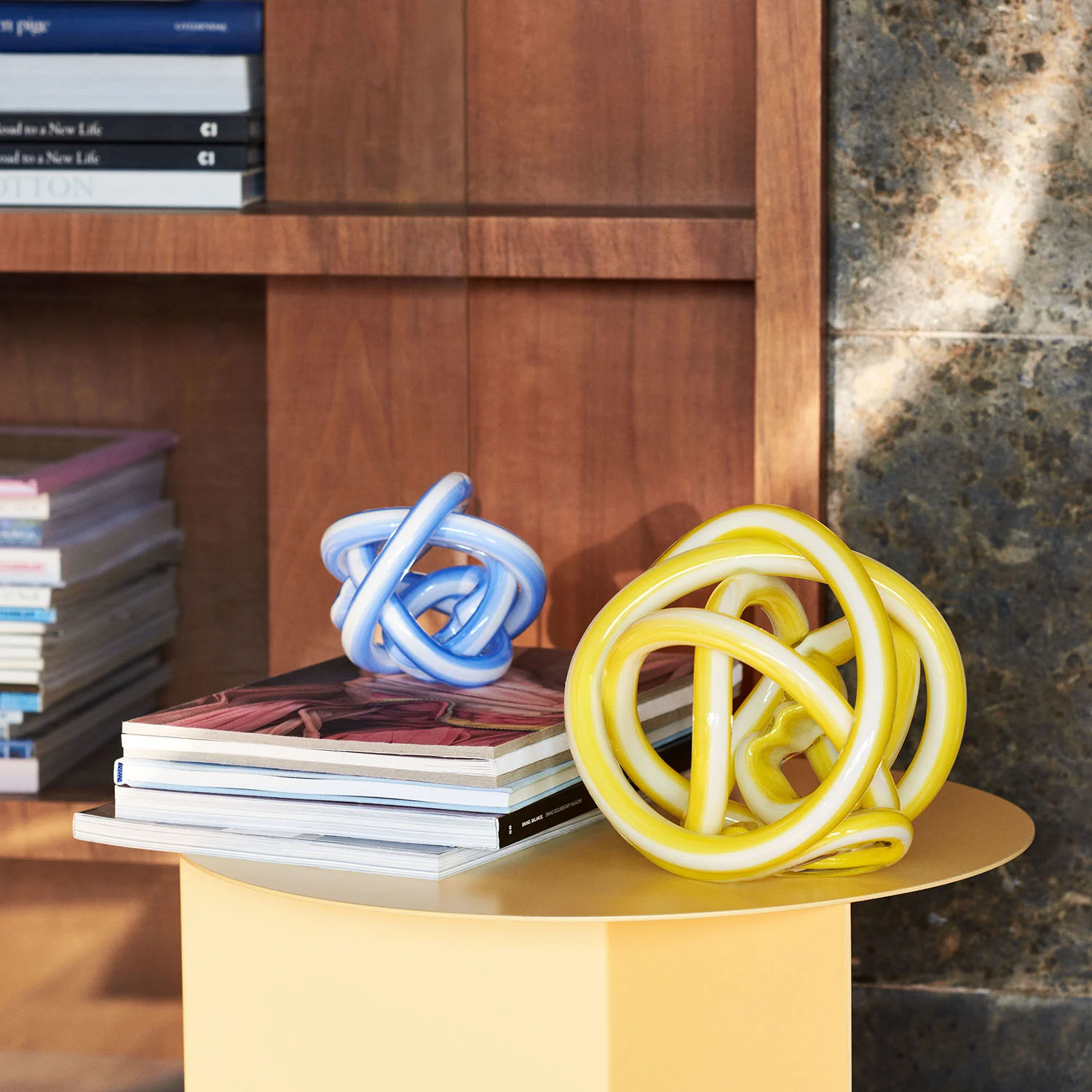 Knot S light blue_Knot M yellow_Slit Table.jpg