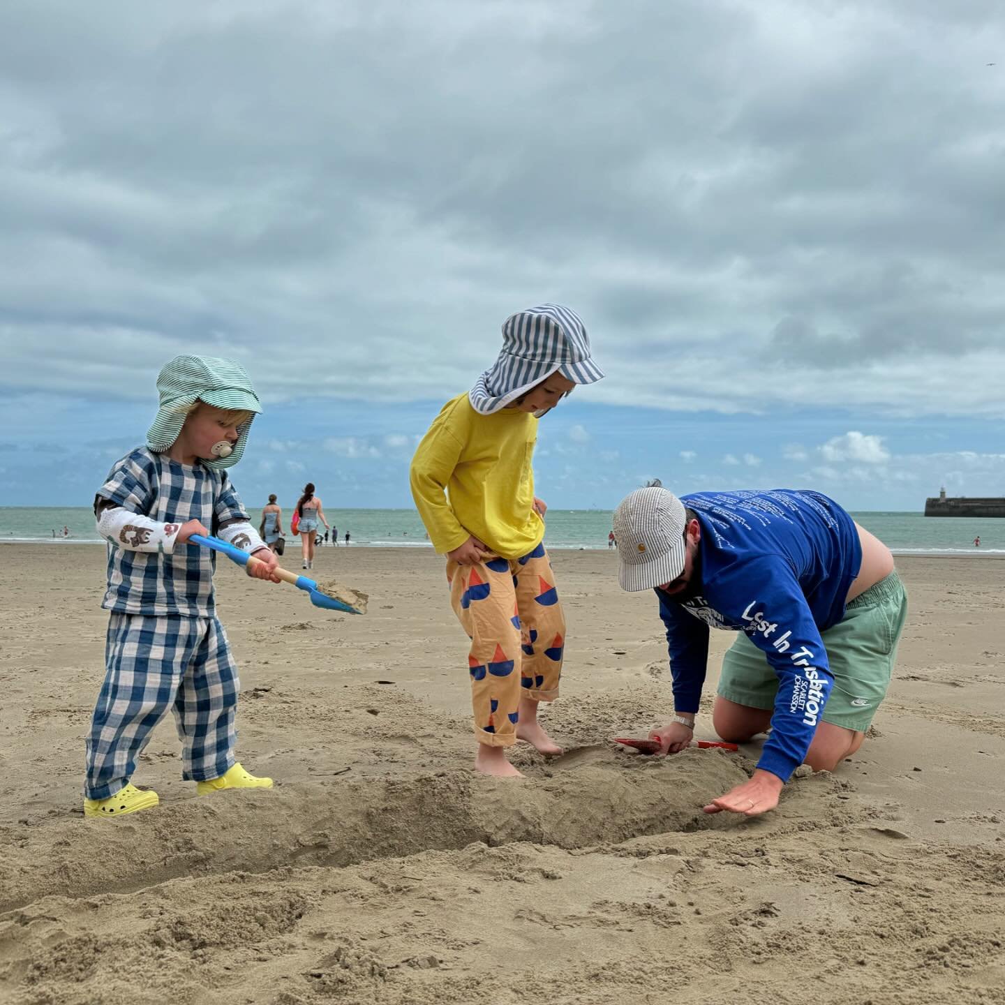 ☀️ Hythe Best Bits! 🌊 
The summer feels very much officially over (maybe September has something up her sleeve though)! Let&rsquo;s see.

Here&rsquo;s a load of pictures from our time in Hythe on the Kent coast.

1. Folkestone beach.
2. Stan and I s
