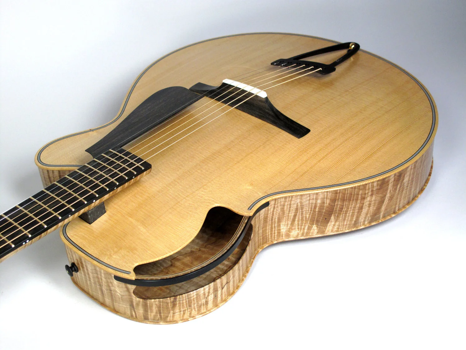 Ken Parker archtop. Source: https://kenparkerarchtops.com