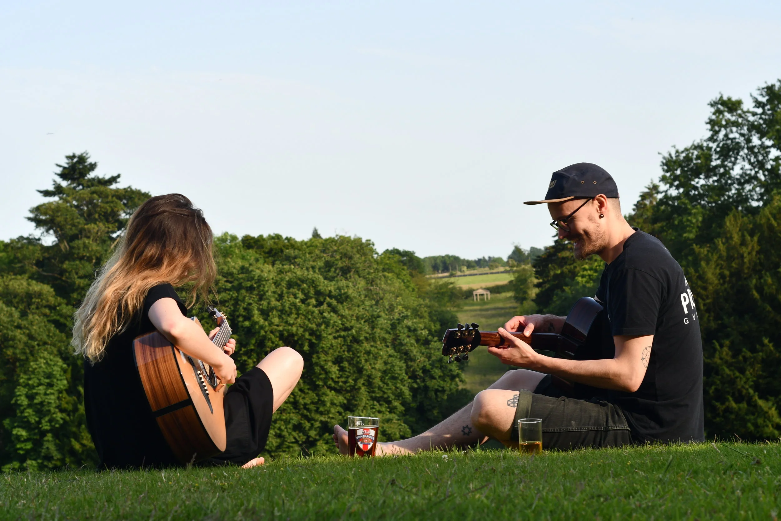 ‘Hey Tom d’you know Wonderwall’