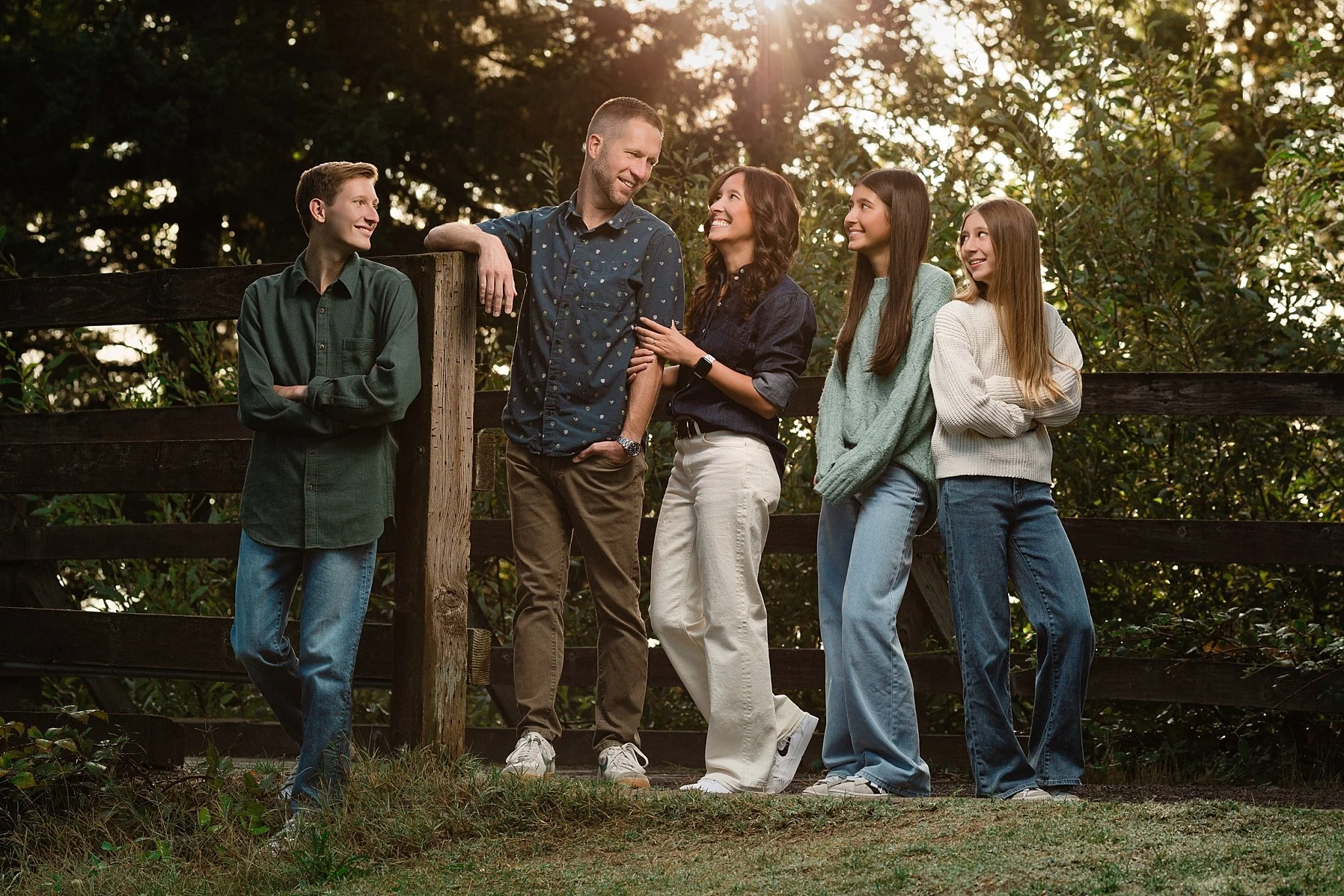 Heather_Mills_Photography_Family_Photographer_Eugene_Oregon_Family_at_Alton_Baker_Park_Outdoor_Session_Best_Family_Photographer_Senior_Boy_and_Siblings