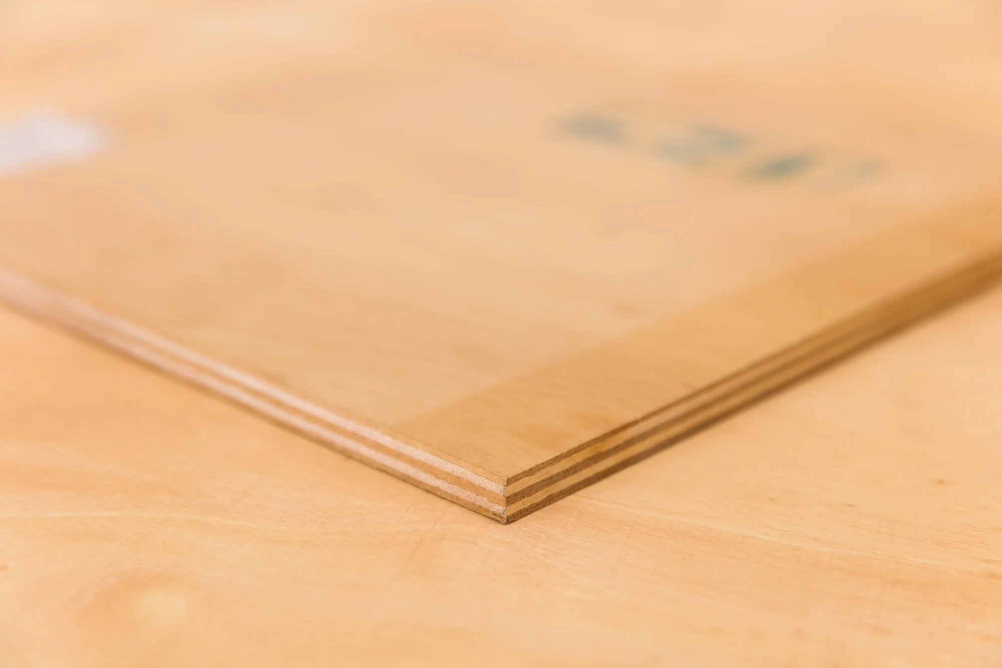 Eucalyptus plywood. density 650 kg/m3 (similair to birch)