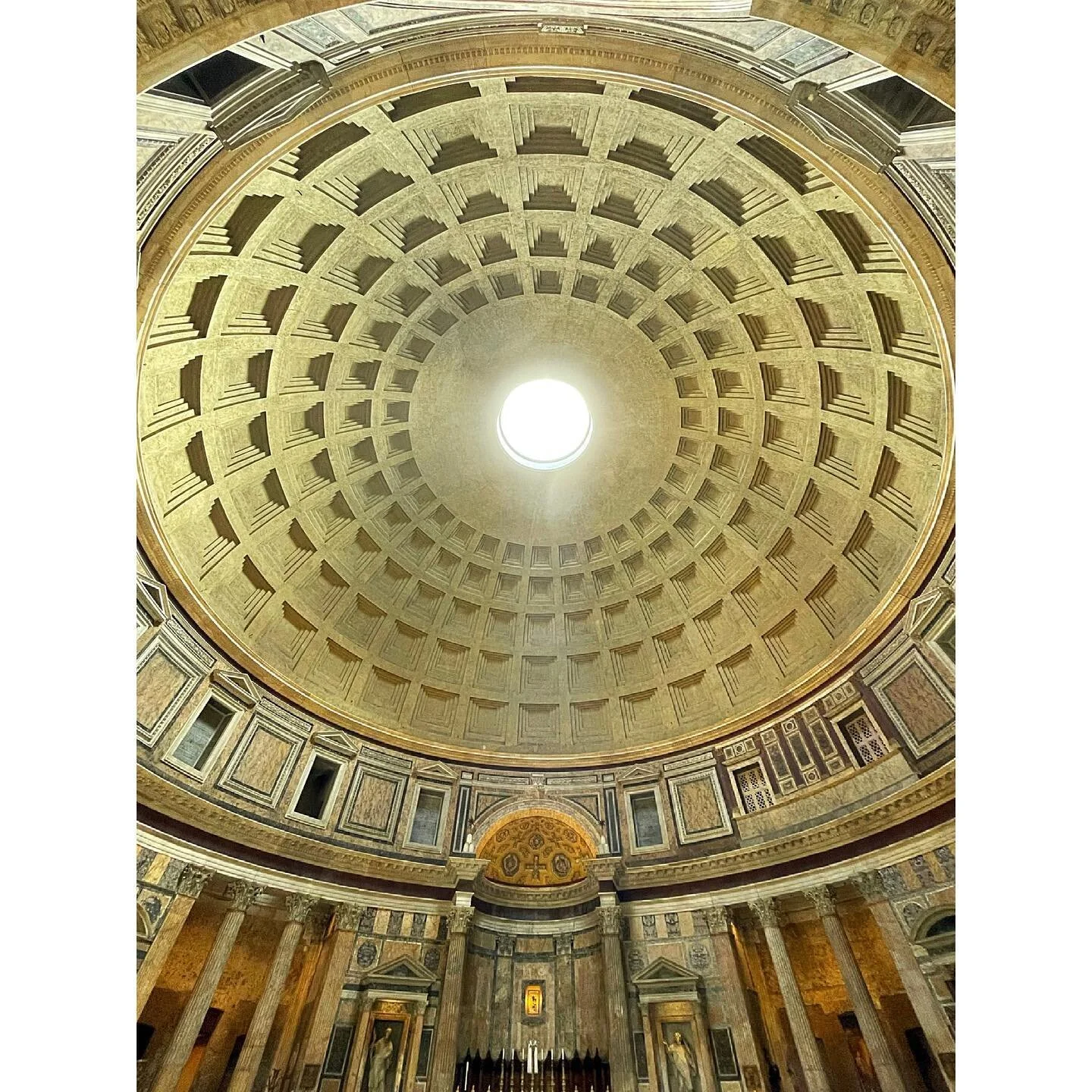 .
2,000 year old Pantheon dome. Crazy shit.

Rome! 🇮🇹🤯