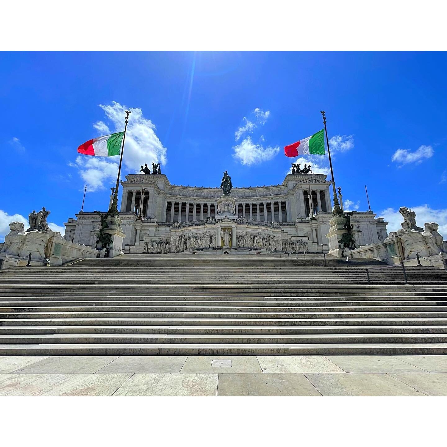.
Italy sure can build one hell of a victory monument. 💙

Rome! 🇮🇹🤯
