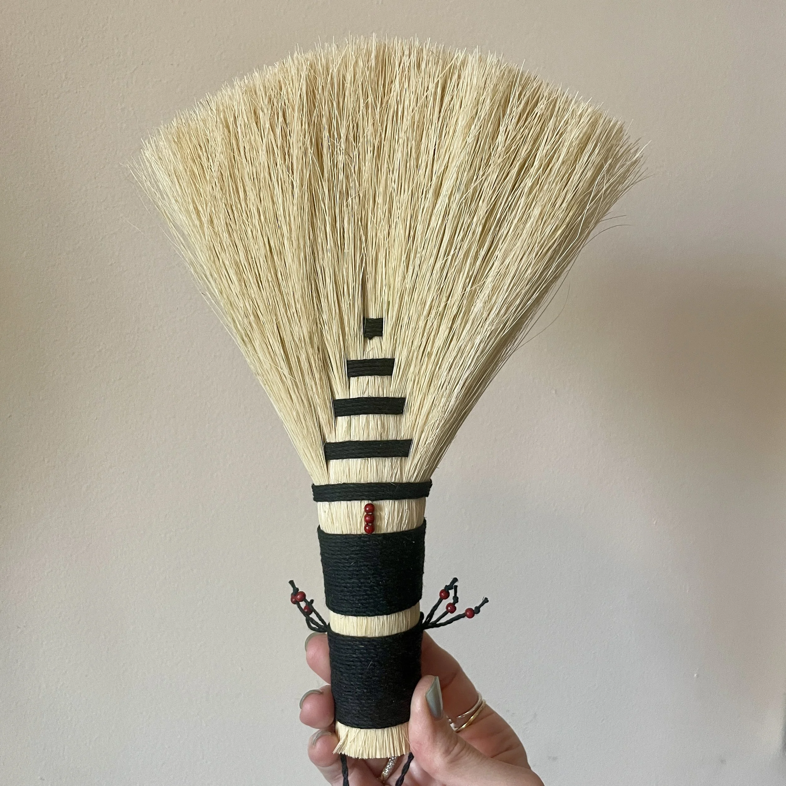 agave hand broom, black