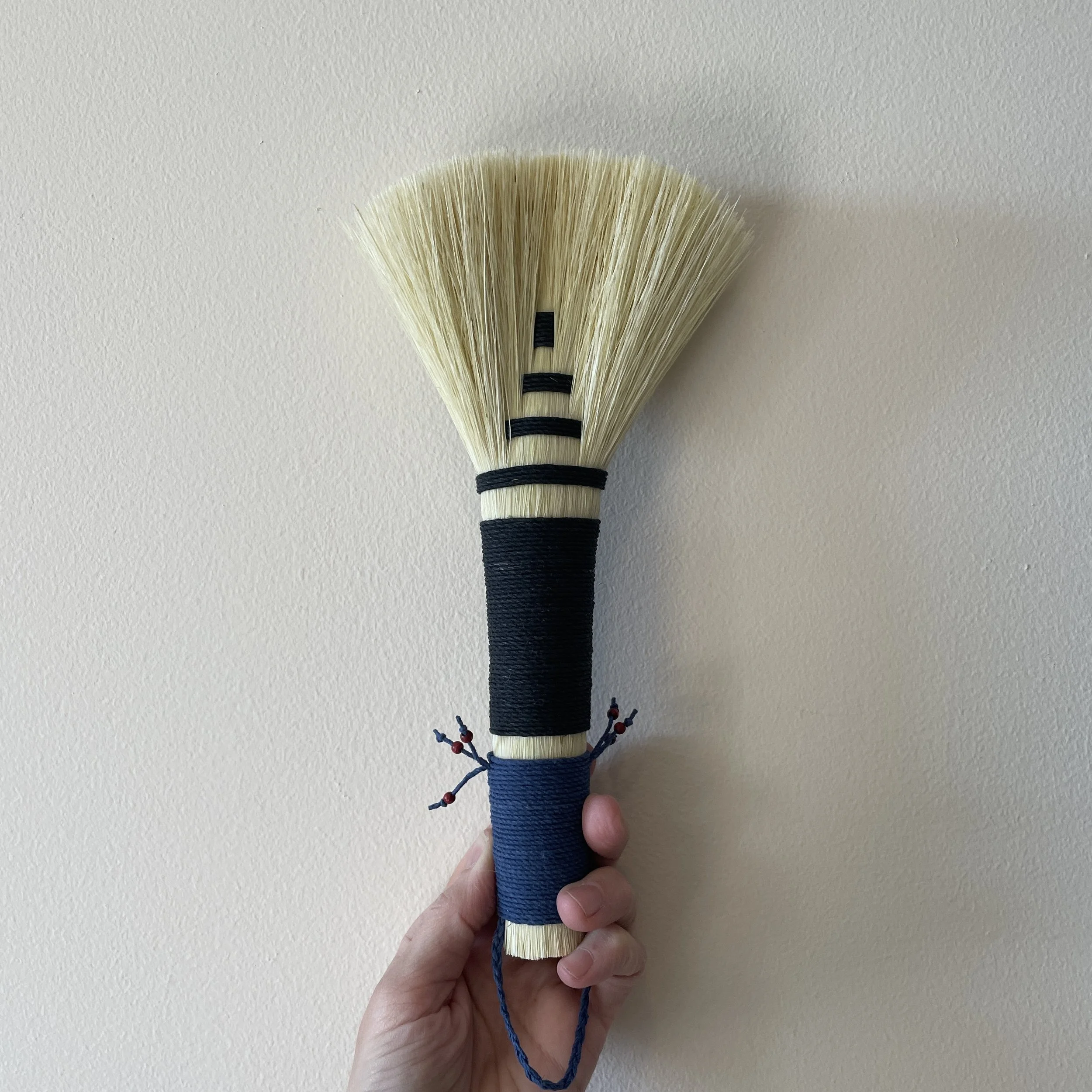 agave table broom, black & blue