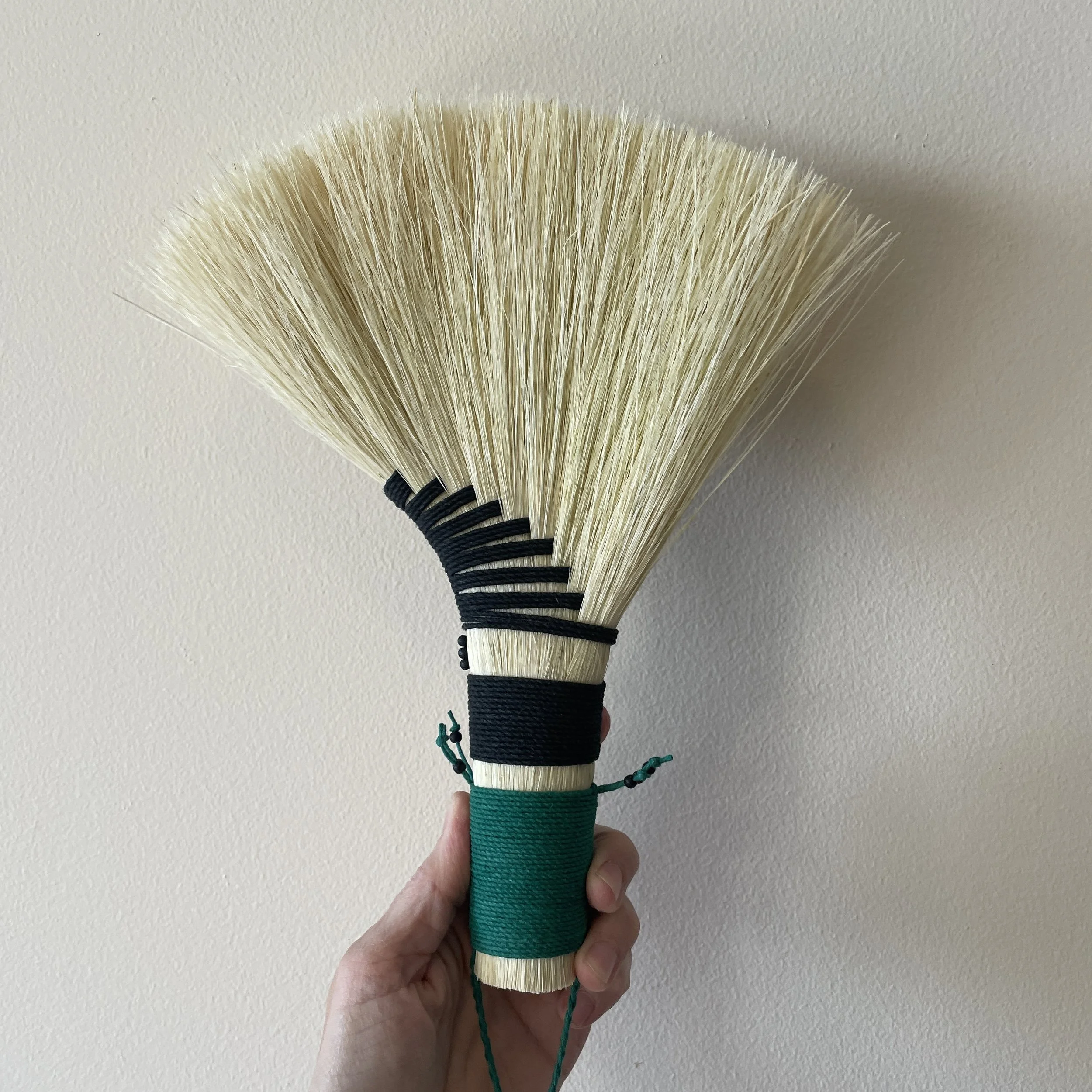 agave hand broom, black & green