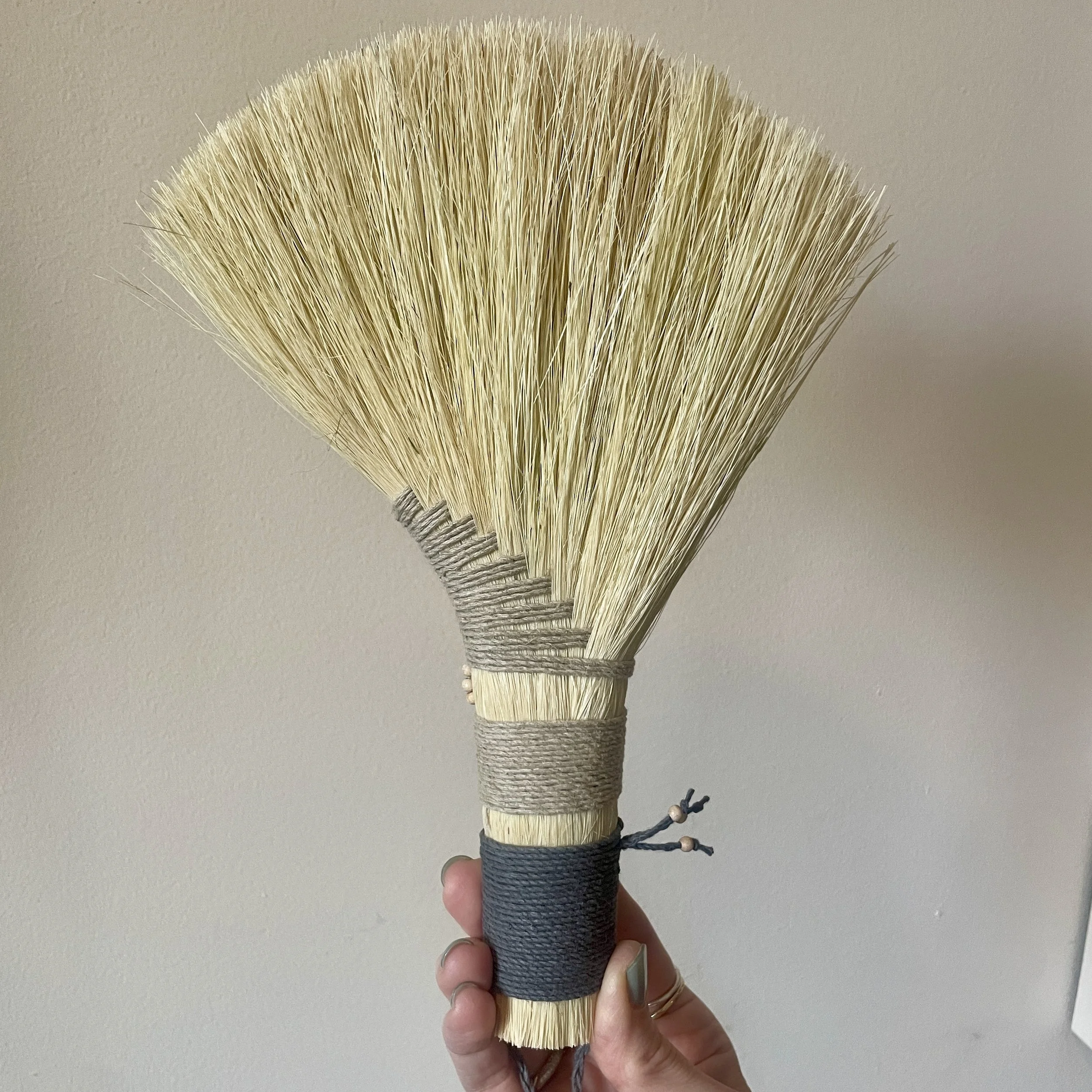 agave hand broom, grey & natural