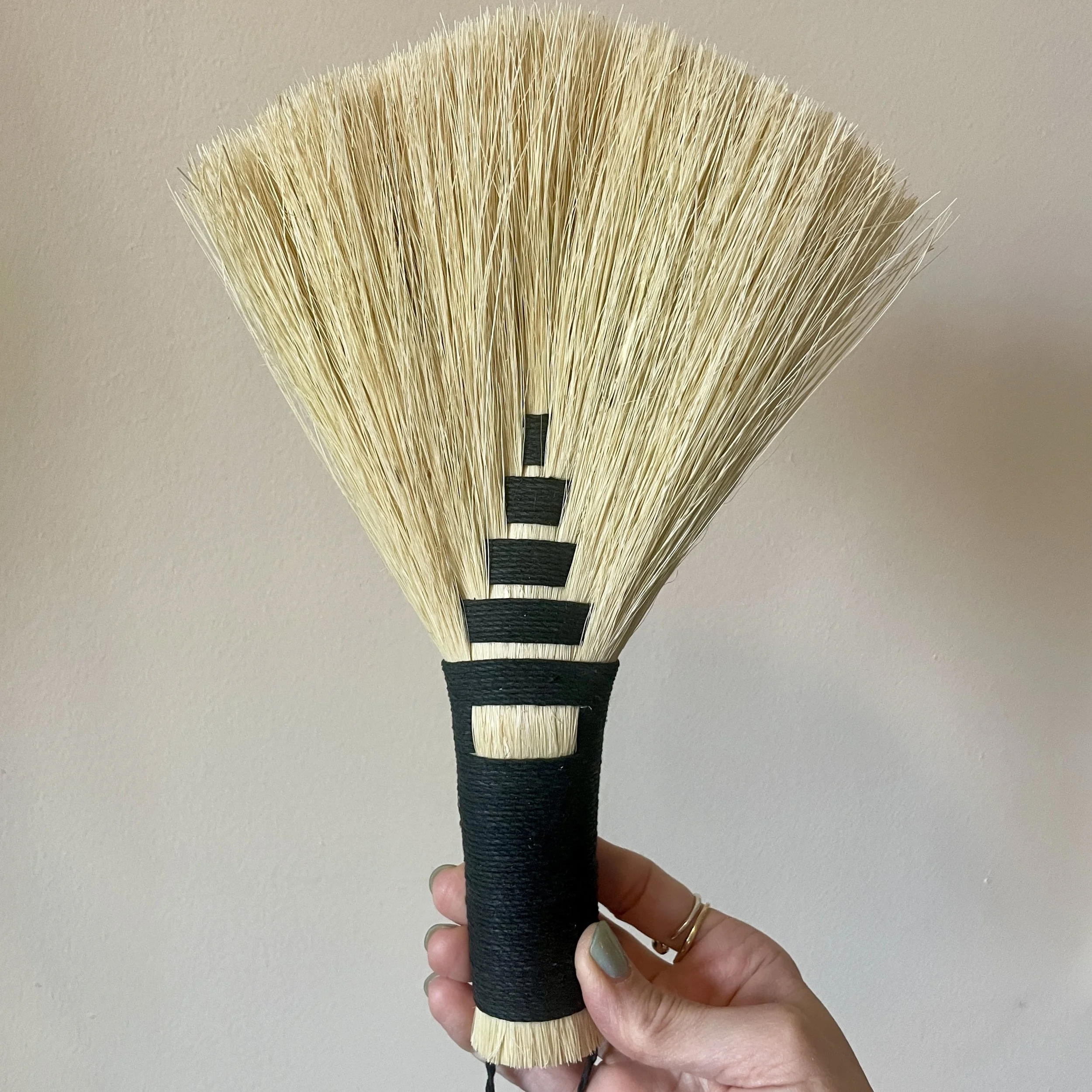 agave hand broom, black