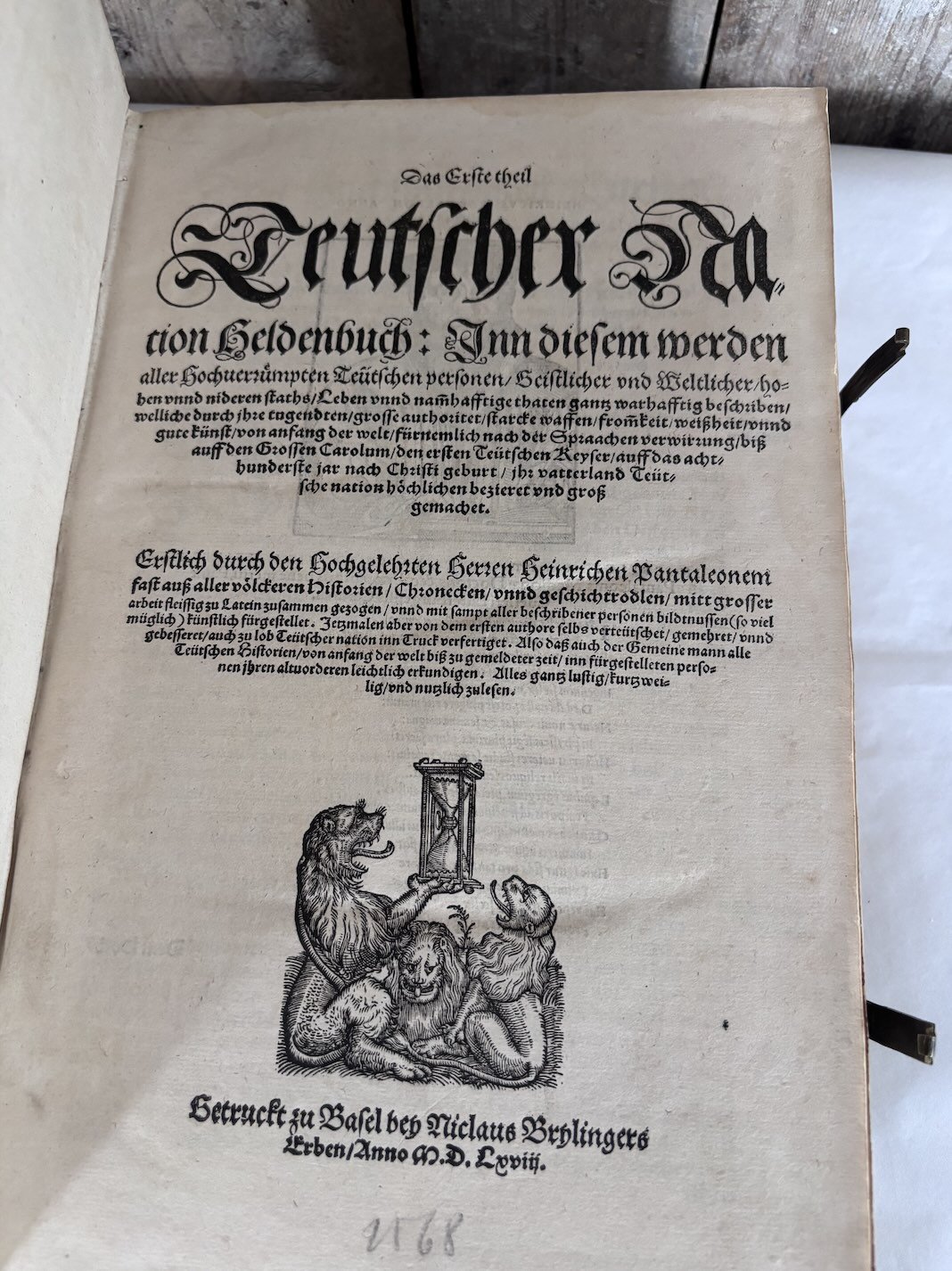 The title page of Pantaleon's  Teutscher Nation Heldenbuch , printed in 1568 and dedicated to recording the lives of notable figures from German history. 