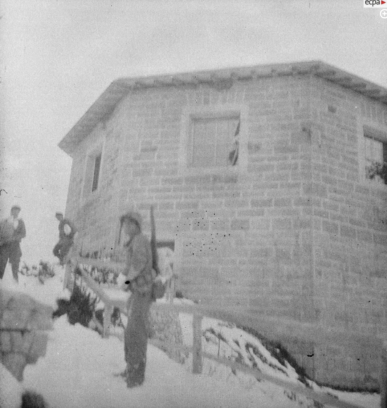  French troops were among the very first to arrive at the Eagle’ Nest on May 4, 1945. Note the snow on the ground – and the soldier in the background holding a newly-liberated tablecloth or linens.  