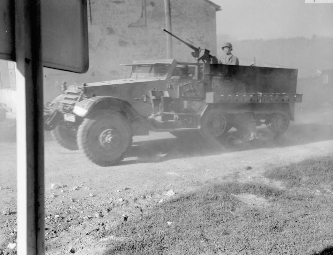  A half-track from the 32nd battery of the 64th Artillery Regiment (64th RADB) of the 2nd Armored Division. While Bonnet was in the 31st battery, he would undoubtedly have had access to trucks and other vehicles like this one: the perfect place to st