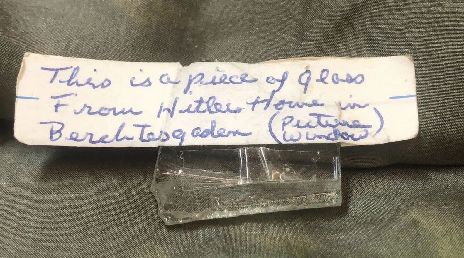  The surviving glass fragment with the veteran’s original label. Pieces of the picture window are exceptionally rare. Its substantial thickness – far beyond ordinary window glass – reflects the extraordinary scale of the original glazing. 