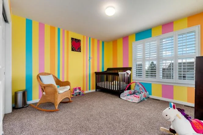 This is a…special room? I appreciate the time and dedication those stripes took. The movers called this room the ‘peep room’ because it has all of the colors of marshmallow peeps. It needs paint.