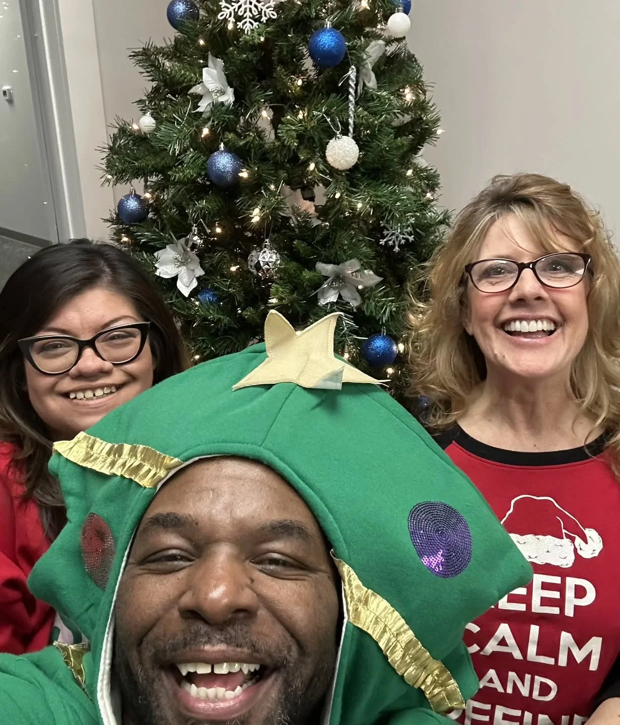 Happy hols, y'all! 🏠🎅🎁🎄