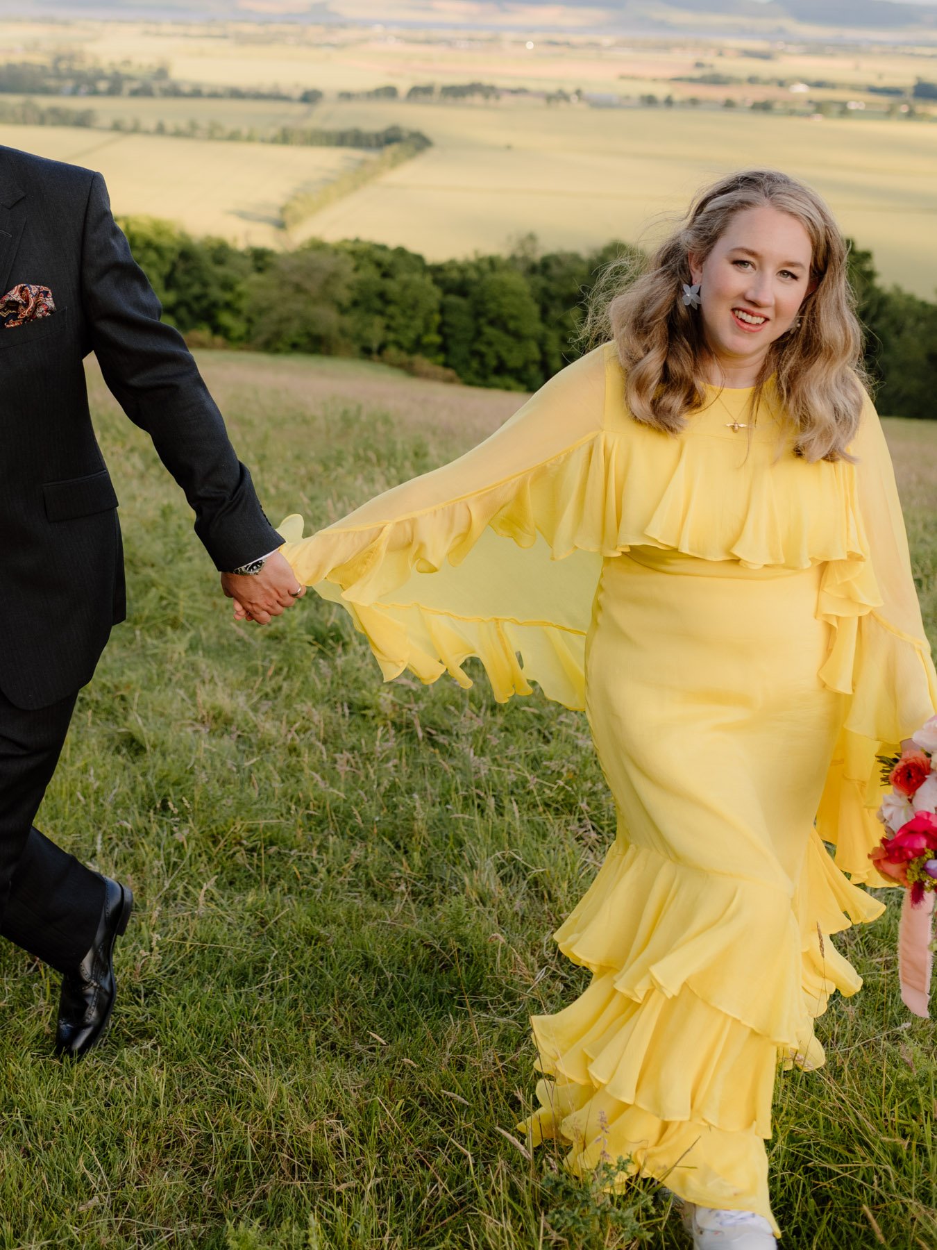 Just a little ode to Becci's stunning yellow evening dress from Queens of Archive at Guardswell Farm. Beautifully paired with the cheeriest of flowers from McConnell Blooms. 👌

Venue : @guardswellfarm
Photographer : @weddingphotosbykatie
Hair &amp; 