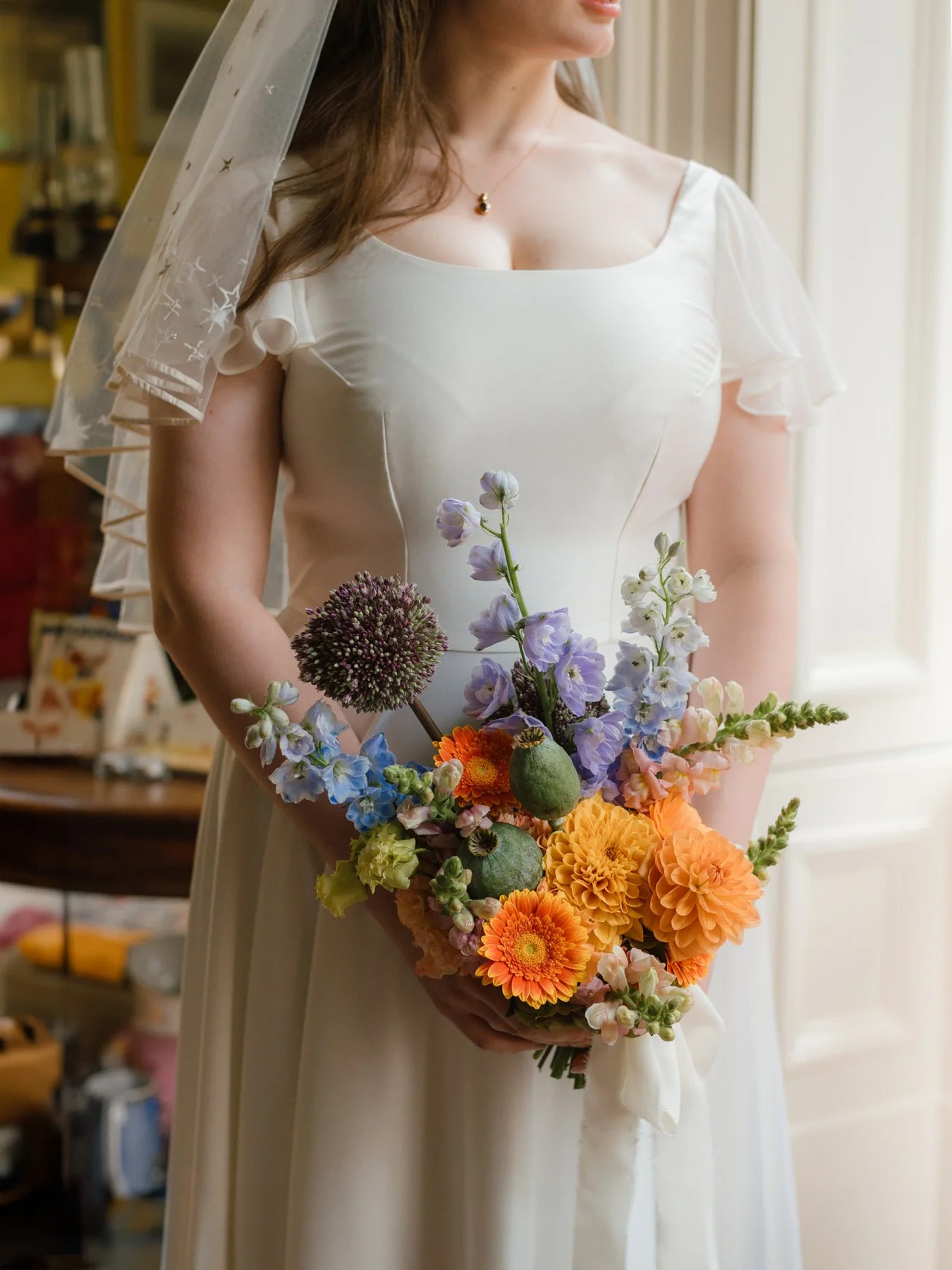 I absolutely adored Lizzie's beautiful sculptural flowers by Louise at Catkin Studio. As an avid gardener, I do get rather excited for dreamy bouquets and floral displays 😍 

Such a wonderful look with her vintage inspired wedding dress from Dig For