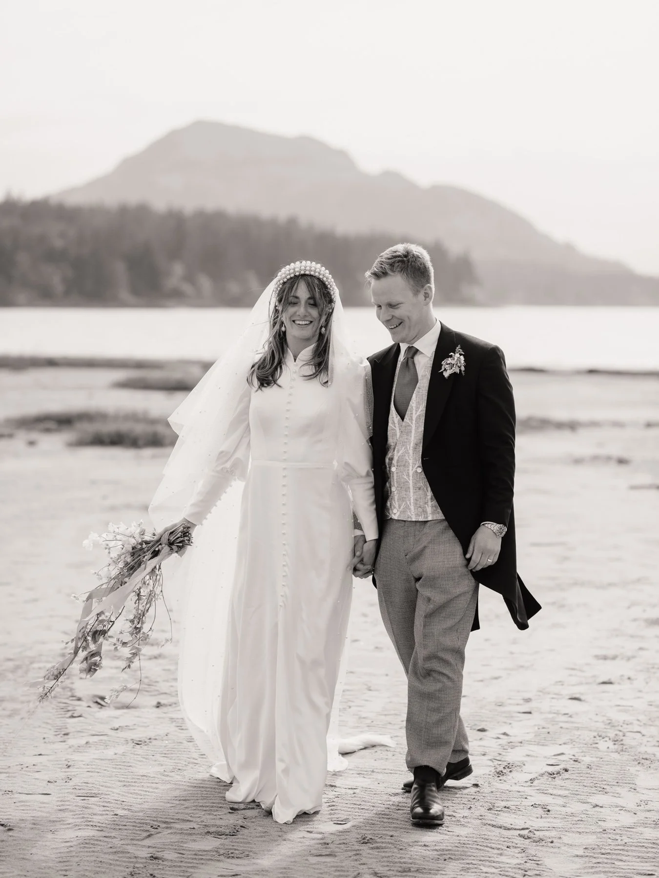 Some happy portraits in sunshine 🌞✨ 

#perthshirewedding #perthshireweddingphotographer #scotlandwedding #scotlandweddingphotographer #scottishwedding