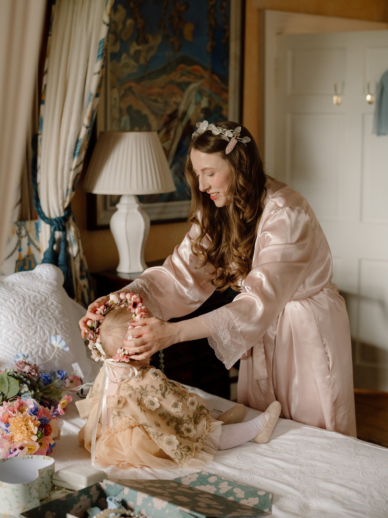 A real treat working at this beautiful DIY wedding held at the magical @fingaskcastle a few miles east of Perth City.

As soon as I saw the gorgeous topiary sculptures surrounding the castle, I knew why Emma, an artist, would choose such a venue to h
